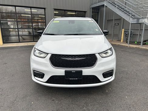 New 2026 Chrysler Pacifica Select image 10