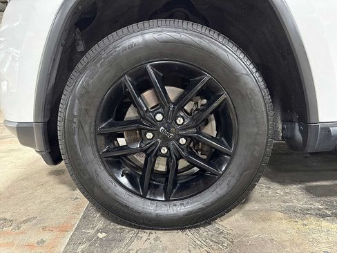Used 2019 Jeep Grand Cherokee Limited AWD/4WD image 10