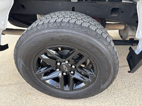 Used 2021 Chevrolet Silverado 1500 LT Trail Boss image 18