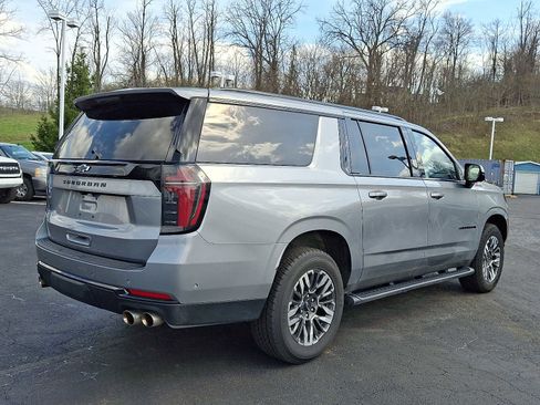 Used 2025 Chevrolet Suburban Z71 image 6
