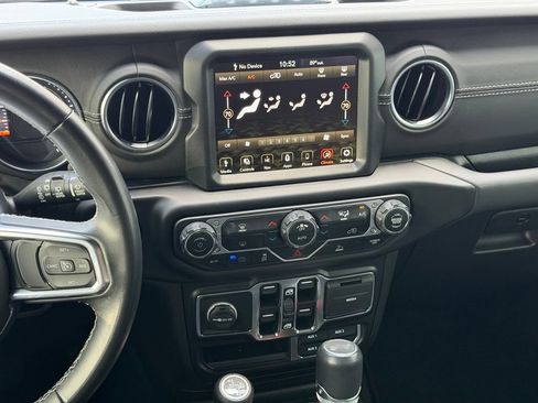 Used 2022 Jeep Wrangler Unlimited Sahara AWD/4WD image 28
