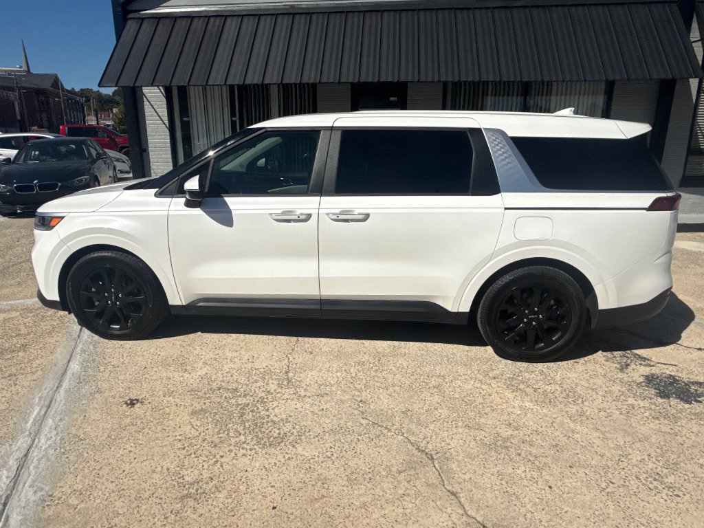 Used 2024 Kia Carnival EX FWD image 7