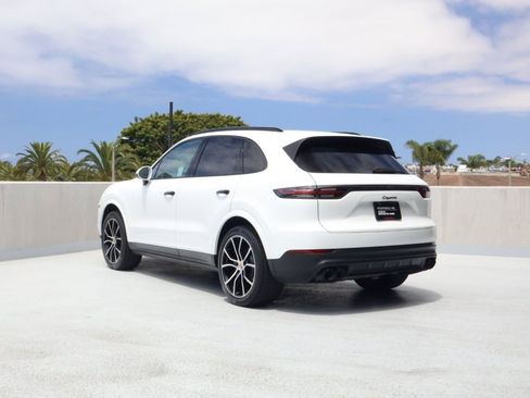 Certified 2021 Porsche Cayenne AWD/4WD image 3
