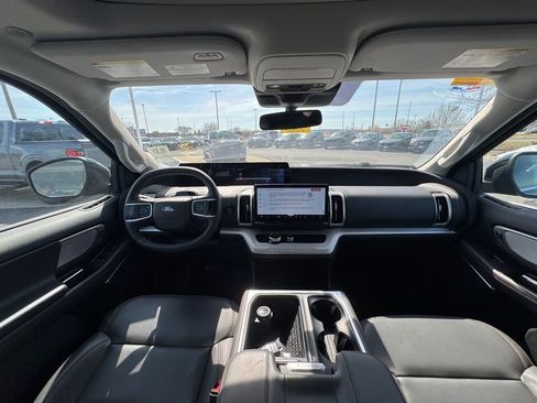 Used 2025 Ford Expedition Active image 20