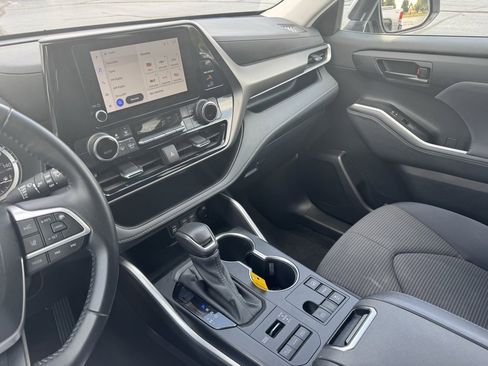 Used 2024 Toyota Highlander LE image 12