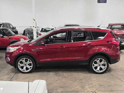 Used 2019 Ford Escape Titanium AWD/4WD image 2