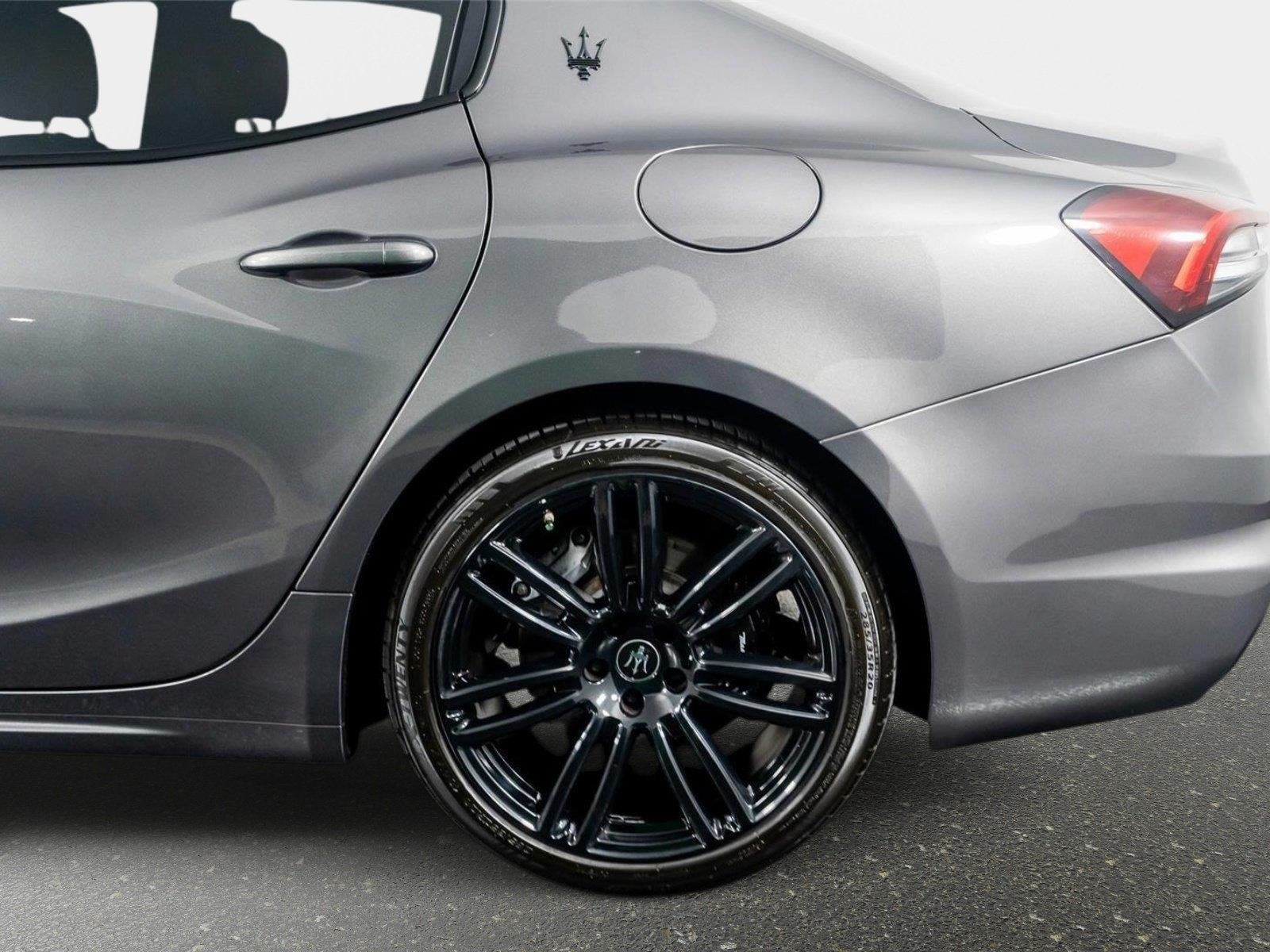 Used 2023 Maserati Ghibli Modena Q4 AWD/4WD image 14