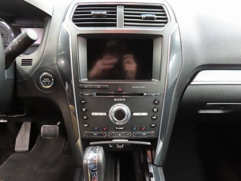 Used 2018 Ford Explorer Sport w/ Equipment Group 401A image 15