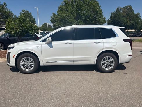 Used 2021 Cadillac XT6 Luxury FWD image 2