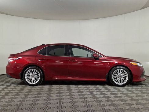 Used 2018 Toyota Camry XLE image 10