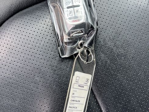 Used 2020 Chrysler Pacifica Touring-L w/ Advanced Safetytec Group FWD image 38