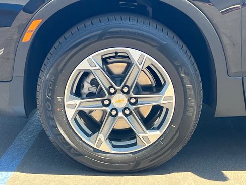 Used 2025 Chevrolet Blazer LT FWD image 26
