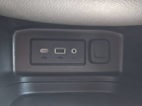 Used 2023 Chevrolet Equinox LT FWD image 23