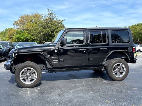 Used 2019 Jeep Wrangler Unlimited Sahara AWD/4WD image 26