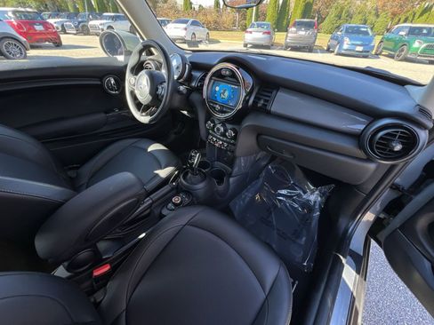 Used 2020 MINI Cooper 2-Door Hardtop image 5