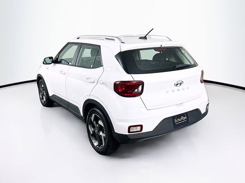 Used 2025 Hyundai Venue SEL FWD image 5