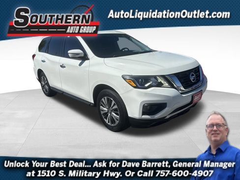 Used 2017 Nissan Pathfinder SV image 1