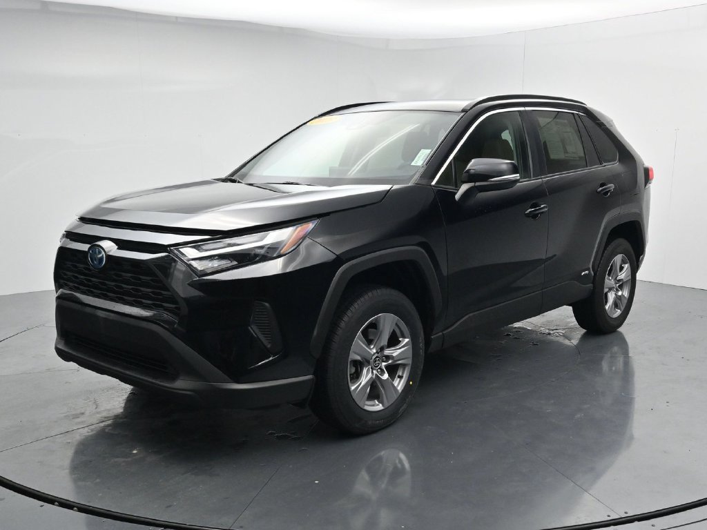 Used 2023 Toyota RAV4 XLE w/ Convenience Package AWD/4WD image 4