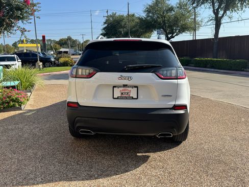 Used 2019 Jeep Cherokee Latitude w/ Popular Appearance Group FWD image 9