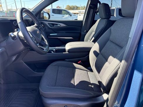 Used 2025 Chevrolet Traverse LT w/ Enhanced Driving Package image 11