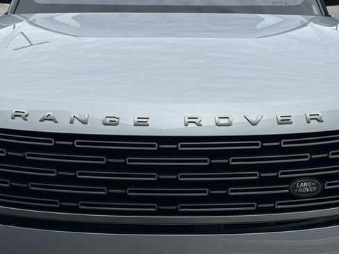 Certified 2023 Land Rover Range Rover SE image 11