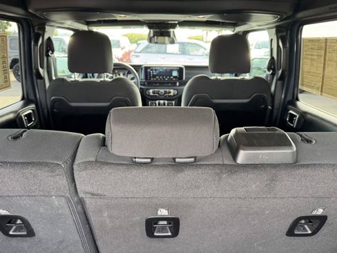 Certified 2025 Jeep Wrangler Unlimited Rubicon 4xe w/ Convenience Group AWD/4WD image 15