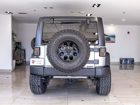 Used 2017 Jeep Wrangler Unlimited Sport w/ Quick Order Package 24S AWD/4WD image 12