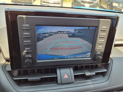 Used 2019 Toyota RAV4 LE AWD/4WD image 9