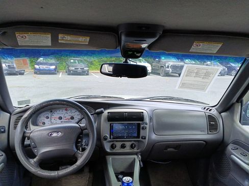 Used 2002 Ford Explorer Sport Trac 2WD image 6