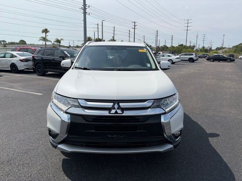 Used 2018 Mitsubishi Outlander SEL AWD/4WD image 2