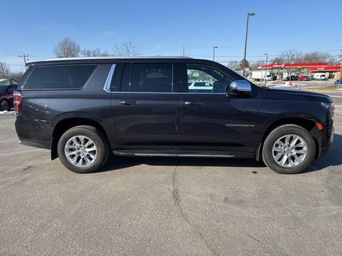 Used 2024 Chevrolet Suburban Premier w/ Premium Package image 6
