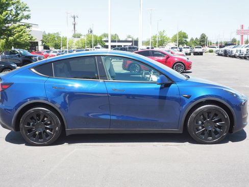 Used 2024 Tesla Model Y Long Range AWD/4WD image 8