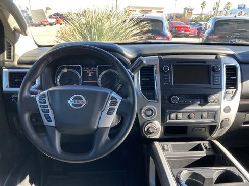 Used 2019 Nissan Titan SV w/ SV Convenience Package image 16