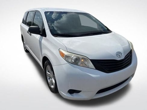 Used 2015 Toyota Sienna L image 7