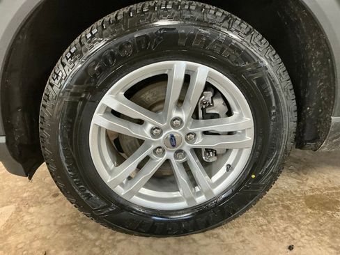 Used 2023 Ford Explorer XLT image 11