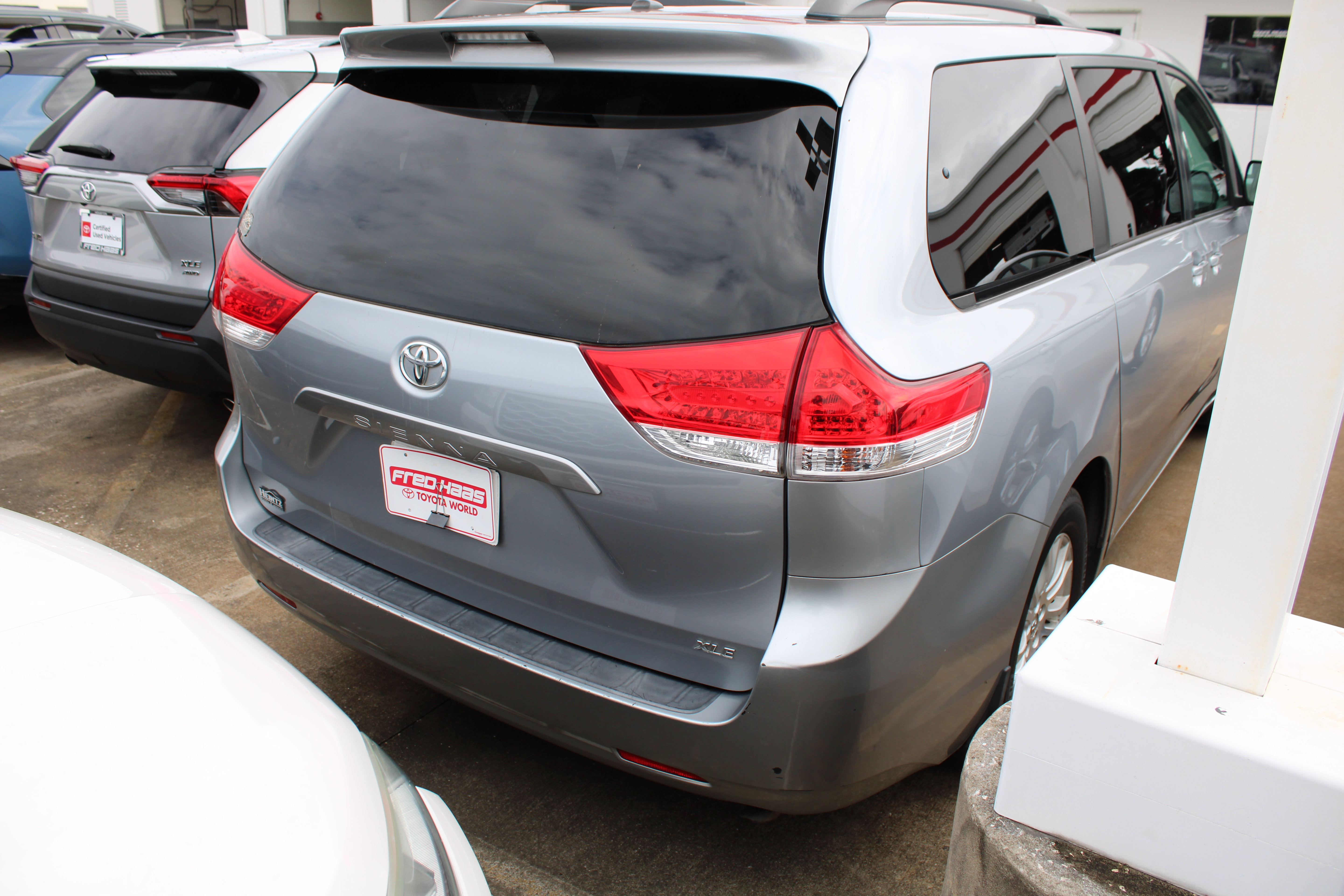 Used 2012 Toyota Sienna XLE FWD image 10