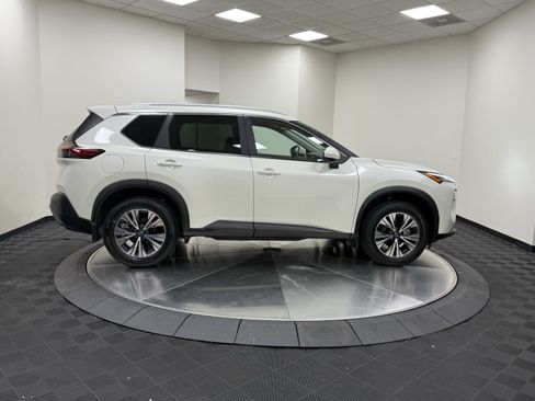 Used 2023 Nissan Rogue SV w/ SV Premium B Package FWD image 8