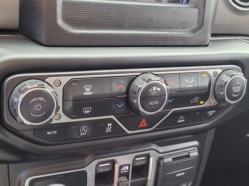 Used 2023 Jeep Wrangler Sport S image 21