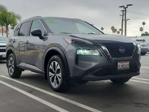 Used 2023 Nissan Rogue SV w/ SV Premium B Package FWD image 2