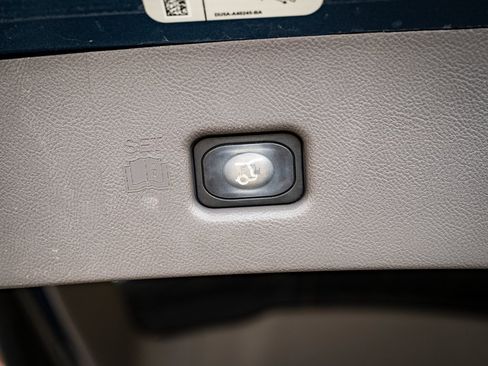 Used 2019 Lincoln Nautilus Select image 21