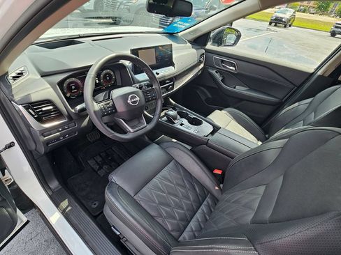 Certified 2025 Nissan Rogue Platinum w/ Platinum Premium Package FWD image 19