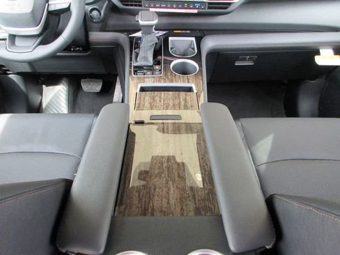 New 2026 Toyota Sienna Platinum AWD/4WD image 22