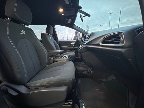 Used 2018 Chrysler Pacifica Touring Plus w/ S Appearance Package image 26