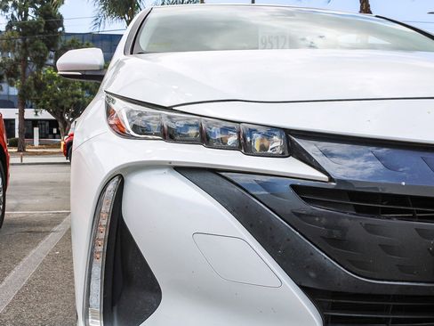 Used 2022 Toyota Prius Prime XLE FWD image 5