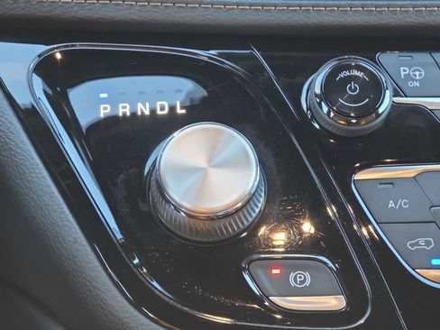 Used 2022 Chrysler Pacifica Pinnacle image 21