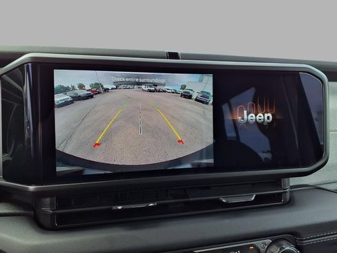 Used 2025 Jeep Wrangler Unlimited Sahara AWD/4WD image 8