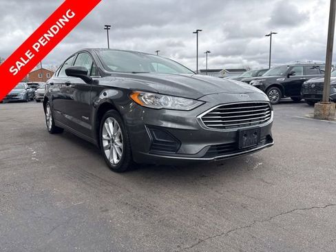 Used 2019 Ford Fusion SE FWD image 1