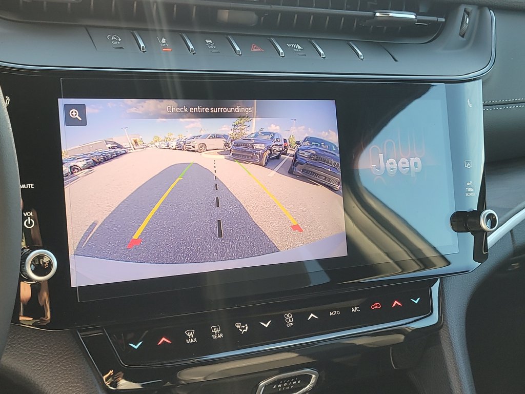 New 2027 Jeep Grand Cherokee Altitude AWD/4WD image 28
