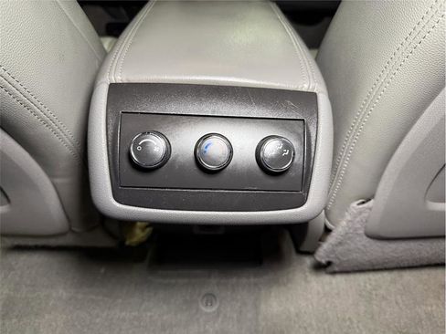 Used 2014 Chevrolet Traverse LT image 18