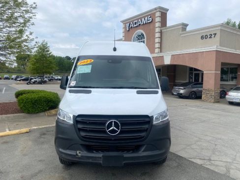 Used 2023 Mercedes-Benz Sprinter 2500 image 8
